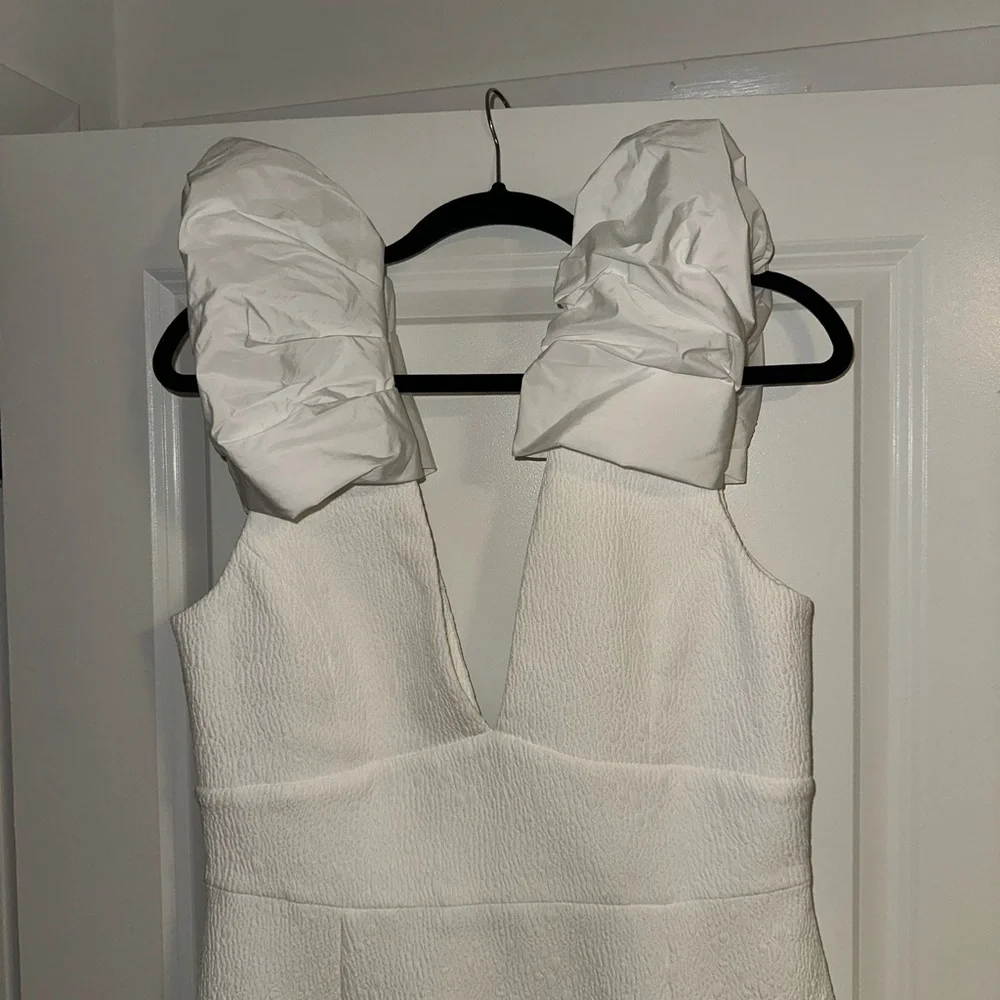 Rebecca Vallance Puff Sleeve V neck Midi dress - Picture 5 of 7